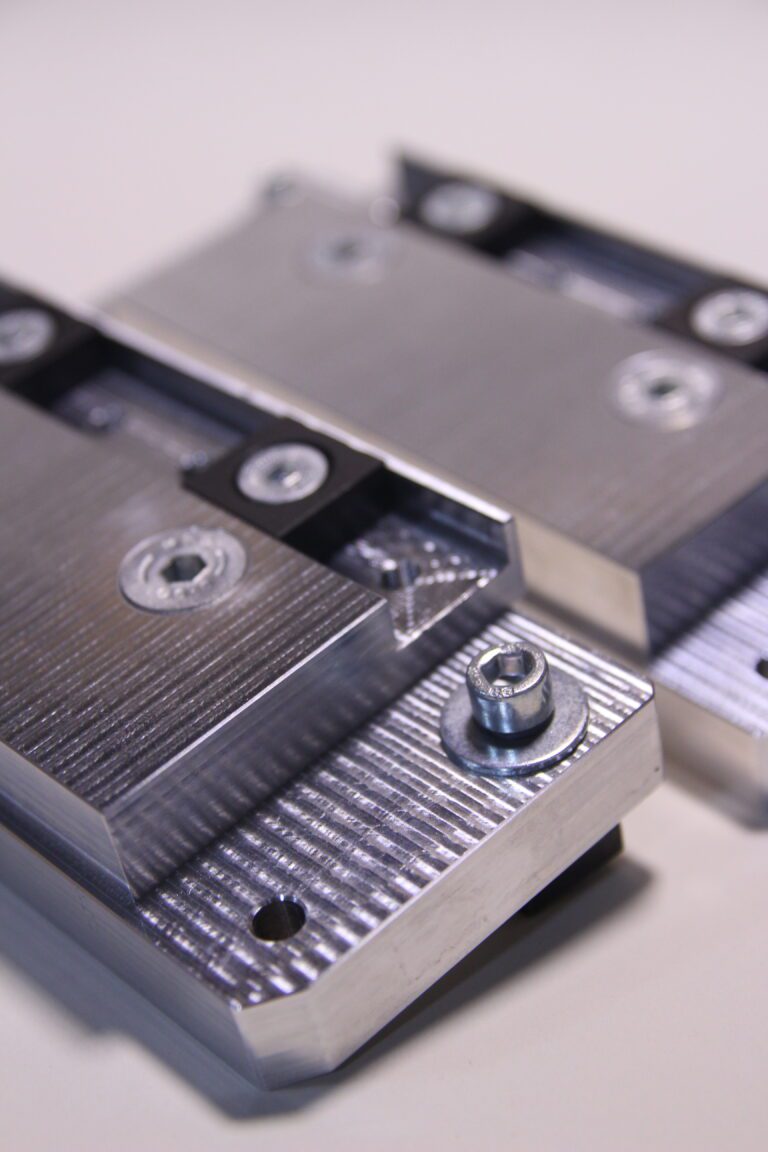 Garras moddulares desarrolladas por TAIMU para facilitar la fabricación substractiva y la fijación a nuestra CNC