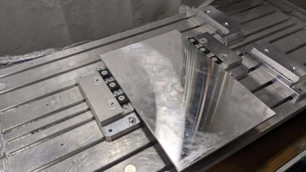 Garras moddulares desarrolladas por TAIMU para facilitar la fabricación substractiva y la fijación a nuestra CNC